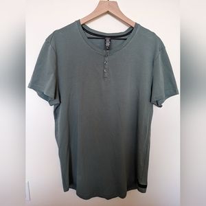 New Large Alphalete Button Shirt Shortsleeve